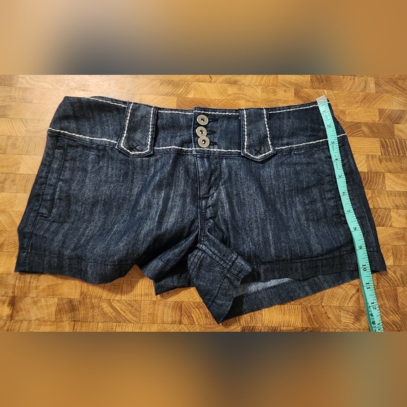 Rewash denim jeans shorts, Size 5. Triple button closure. - Picture 12 of 15